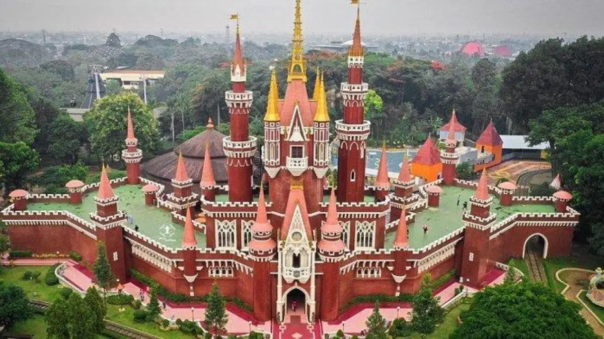 Taman Mini Indonesia Indah (TMII)